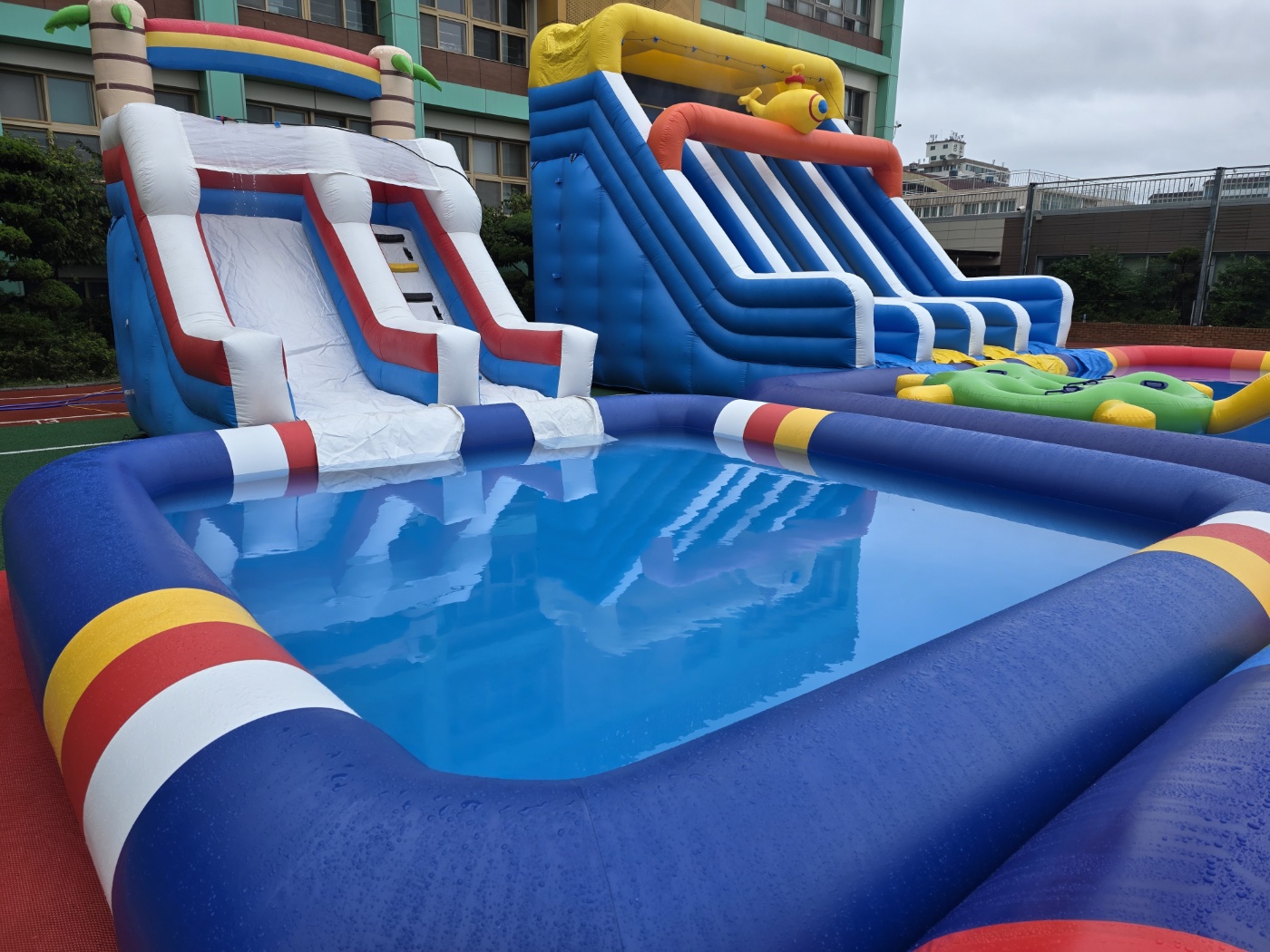 여름 물놀이 패키지 C  구성 : 중소형 워터슬라이드 + 5m x 5m OR 6m x 4m 풀장 (전화,카카오채널문의) 상세 이미지 9