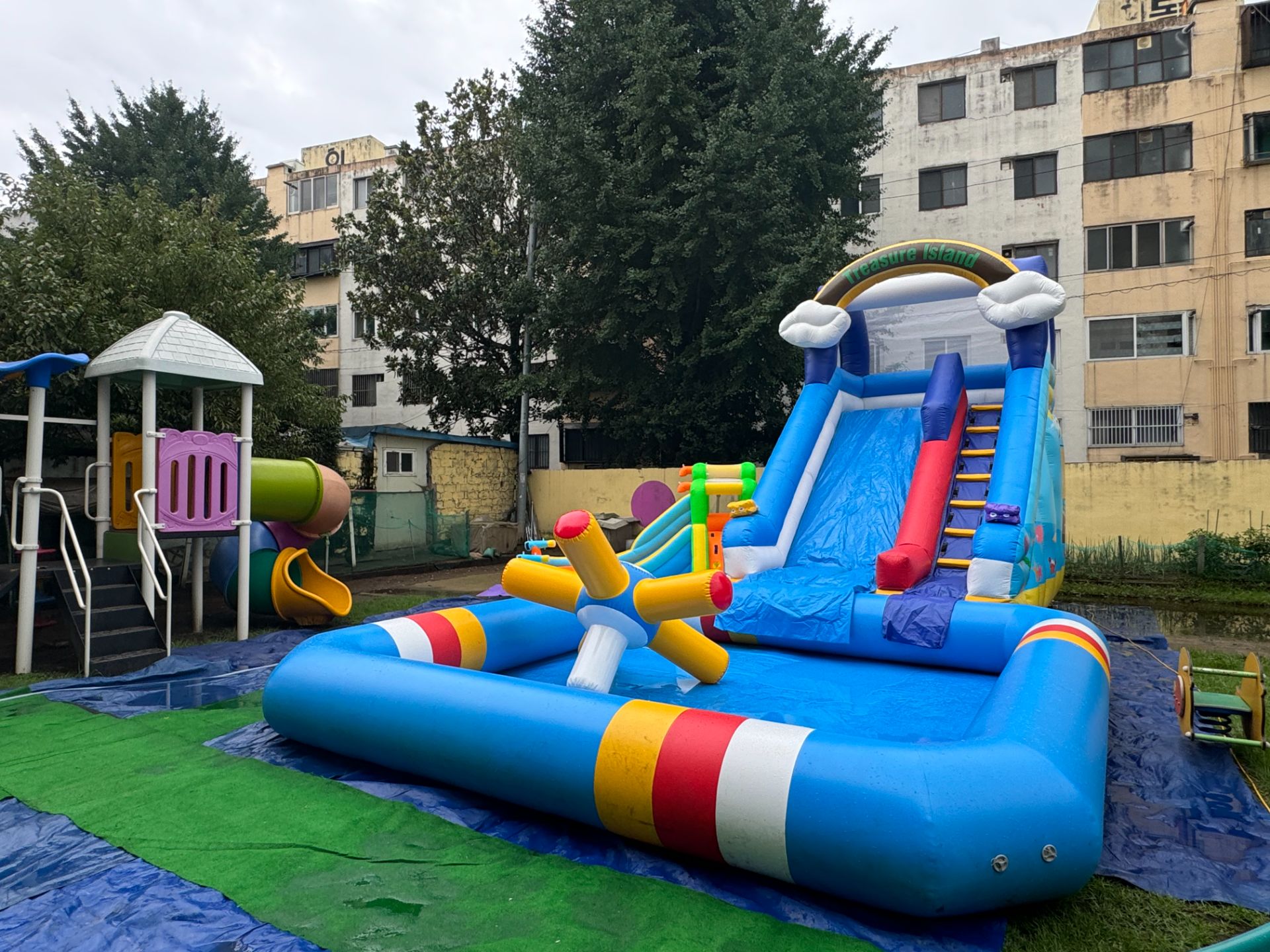 여름 물놀이 패키지 C  구성 : 중소형 워터슬라이드 + 5m x 5m OR 6m x 4m 풀장 (전화,카카오채널문의) 상세 이미지 12